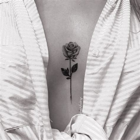 senos pecho rosas flores tatuajes para mujer|Tatuajes de rosas en el pecho para mujeres: ¡Inspírate con estas ...